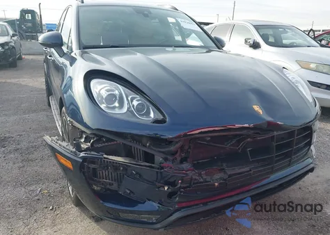 2016 Porsche Macan Turbo z USA, uszkodzony, nr VIN WP1AF2A51GLB93811